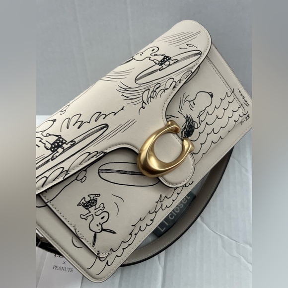 New Coach X Peanuts Tabby Shoulder Bag 26 With Newspaper Print  CCB04 - Picture 12 of 15